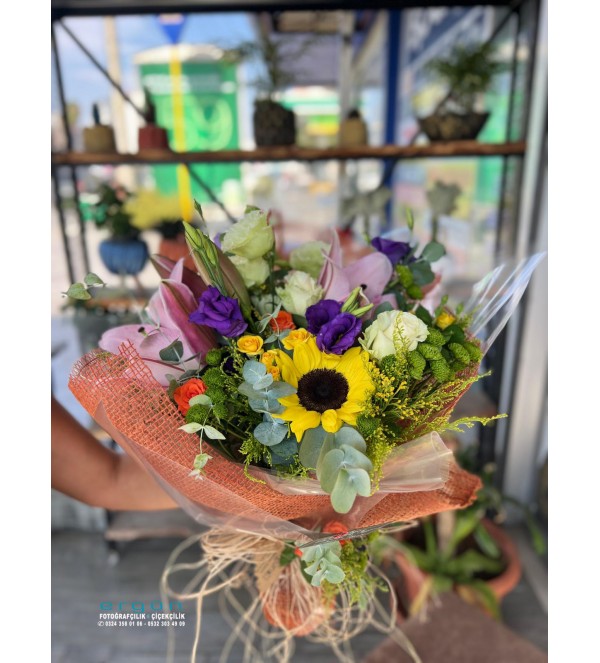 Karışık renkli  çiçekleri